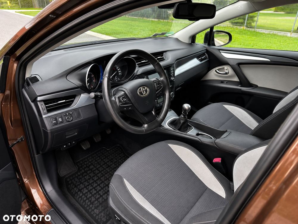 Toyota Avensis 2.0 D-4D Premium - 17