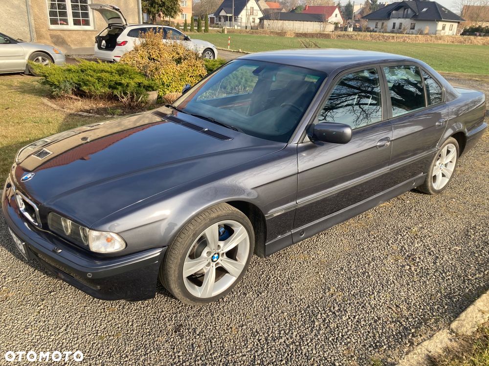 BMW Seria 7 740i - 26