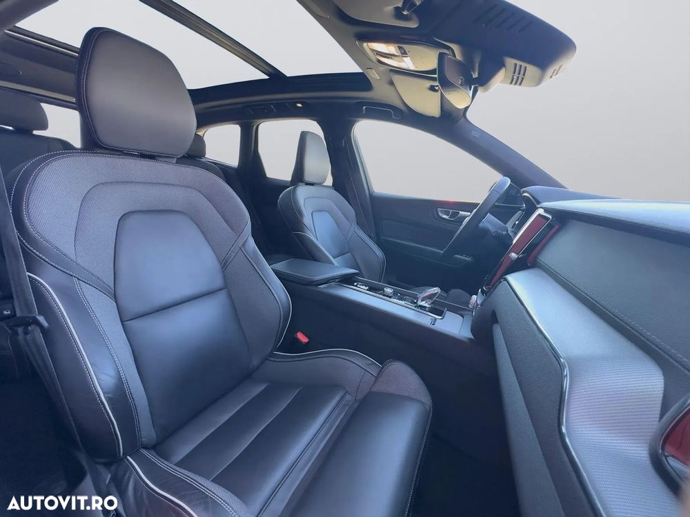 Volvo XC 60 T6 AWD Recharge Plus Dark - 19