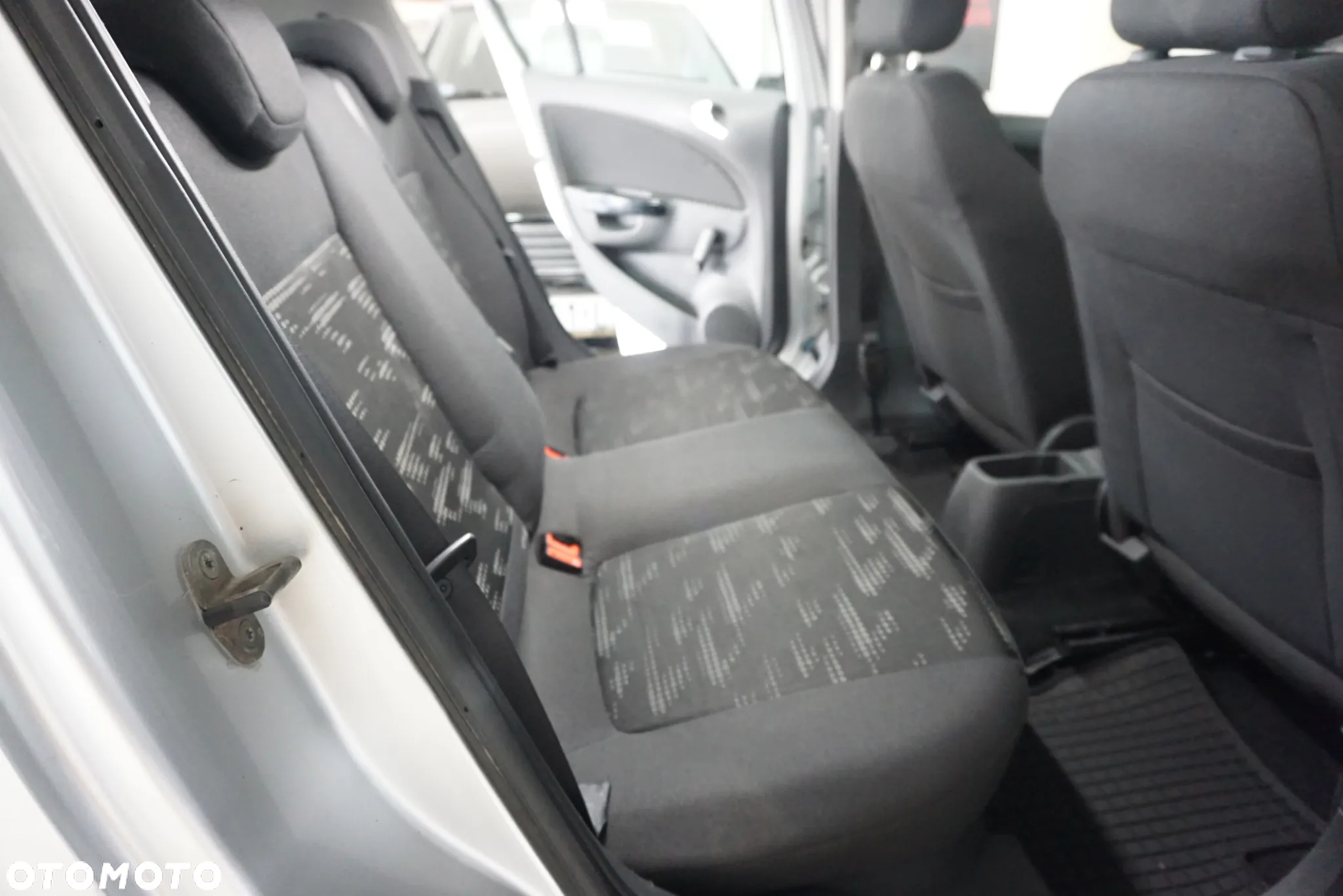 Opel Corsa 1.4 16V Enjoy - 19