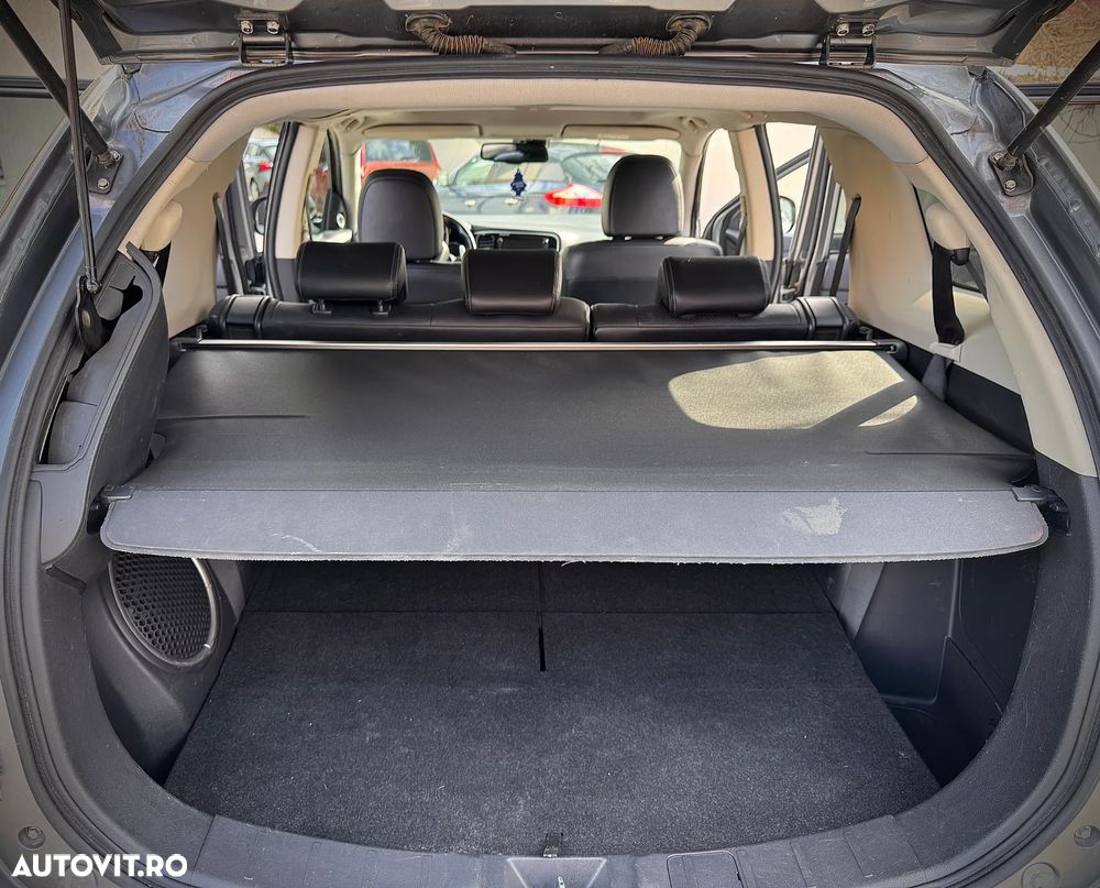 Mitsubishi Outlander - 16