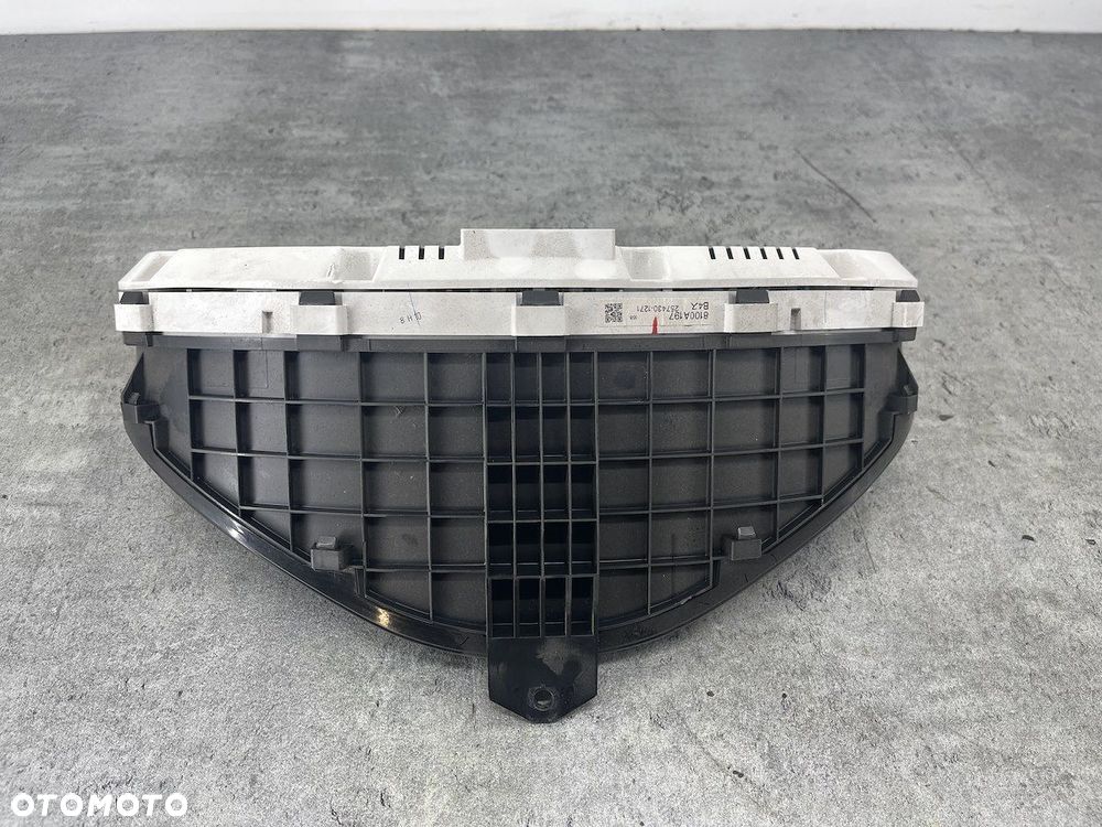 LICZNIK MITSUBISHI GRANDIS 8100A197  257430-1271 2.0 DI-D - 6