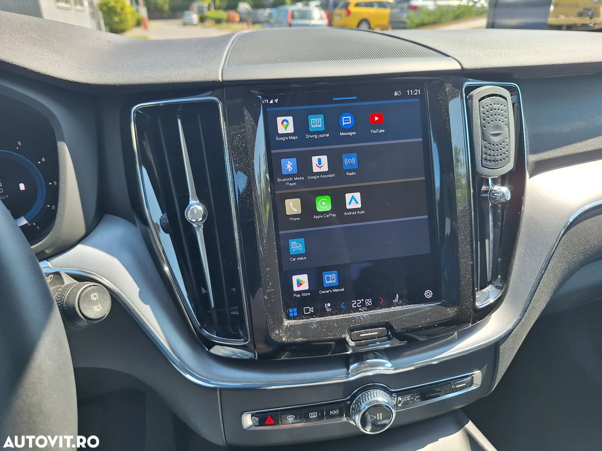 Volvo XC 60 B4 MHEV AWD Momentum Pro - 29