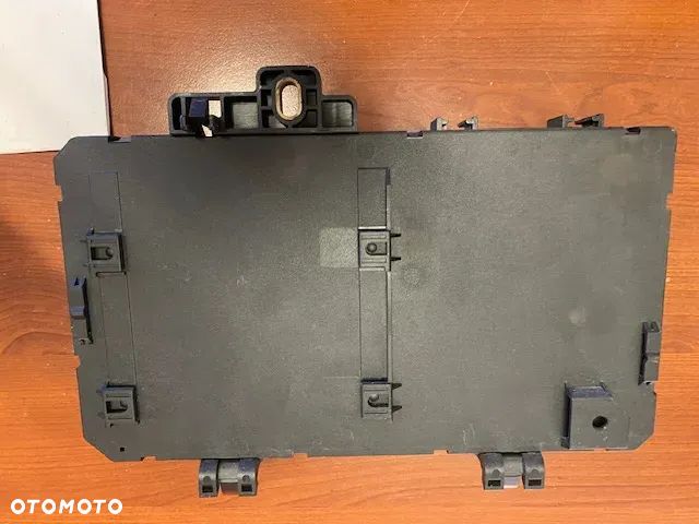 SKRZYNKA BEZPIECZNIKÓW MODUŁ BSI OPEL ZAFRA B ASTRA H 13180775 - 2