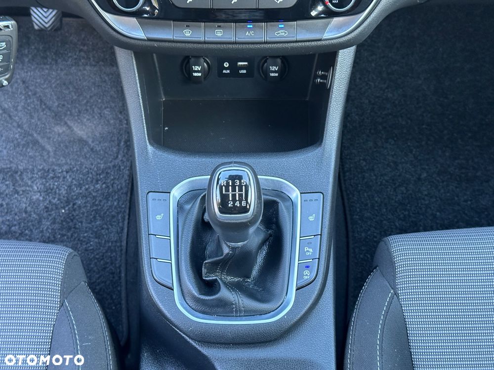 Hyundai i30 blue Kombi 1.4 Trend - 18