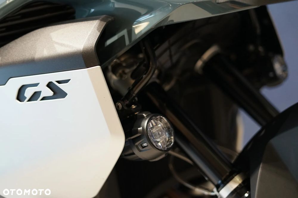 BMW F - 19