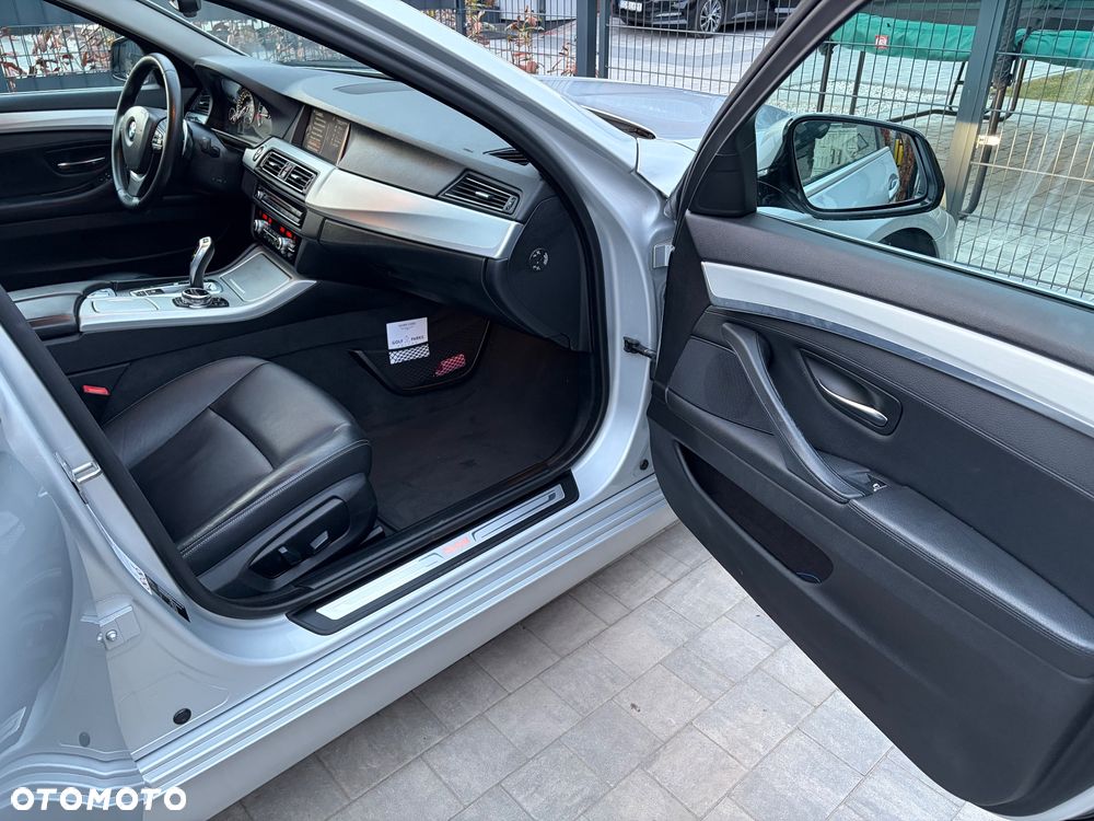 BMW Seria 5 520d xDrive - 10