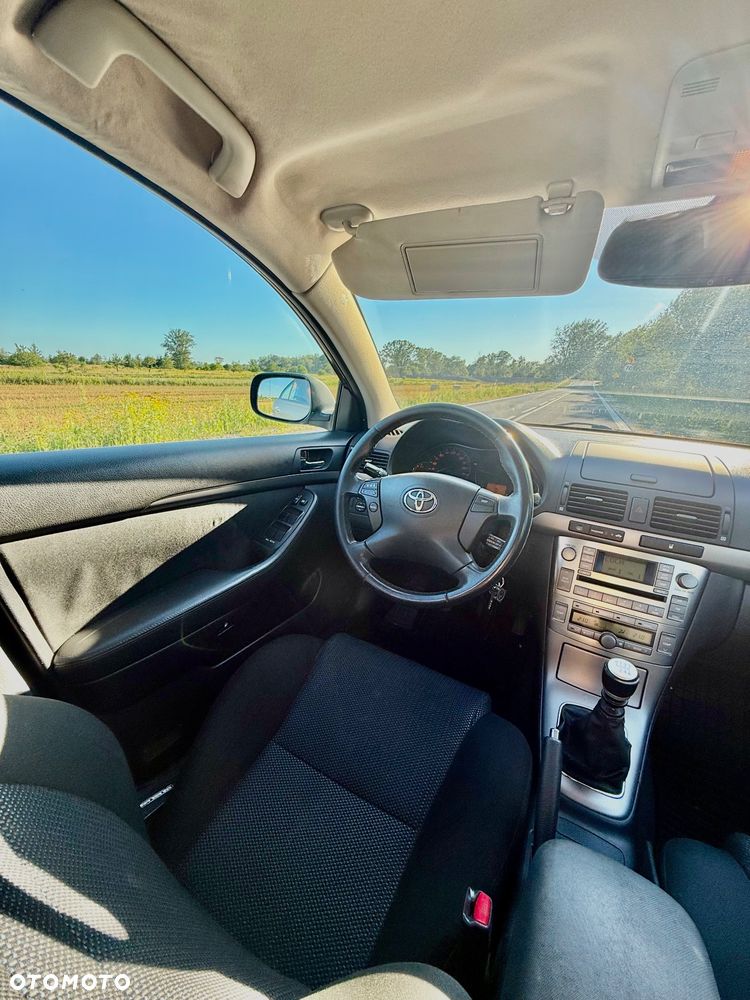 Toyota Avensis 2.0 D-4D Sol - 18