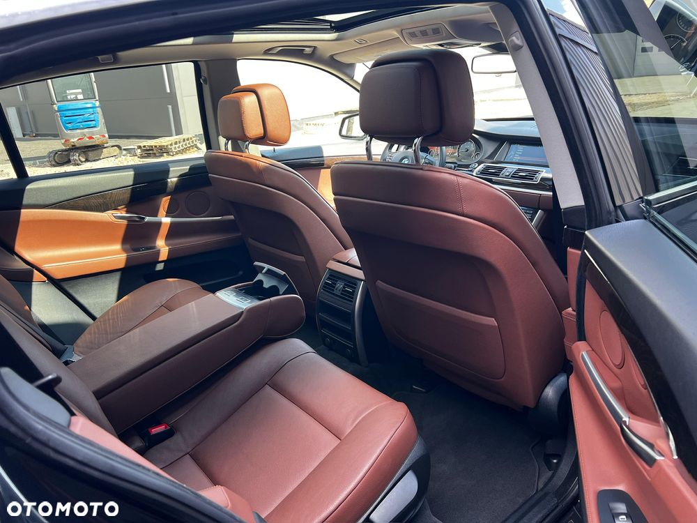 BMW 5GT 535i xDrive - 16