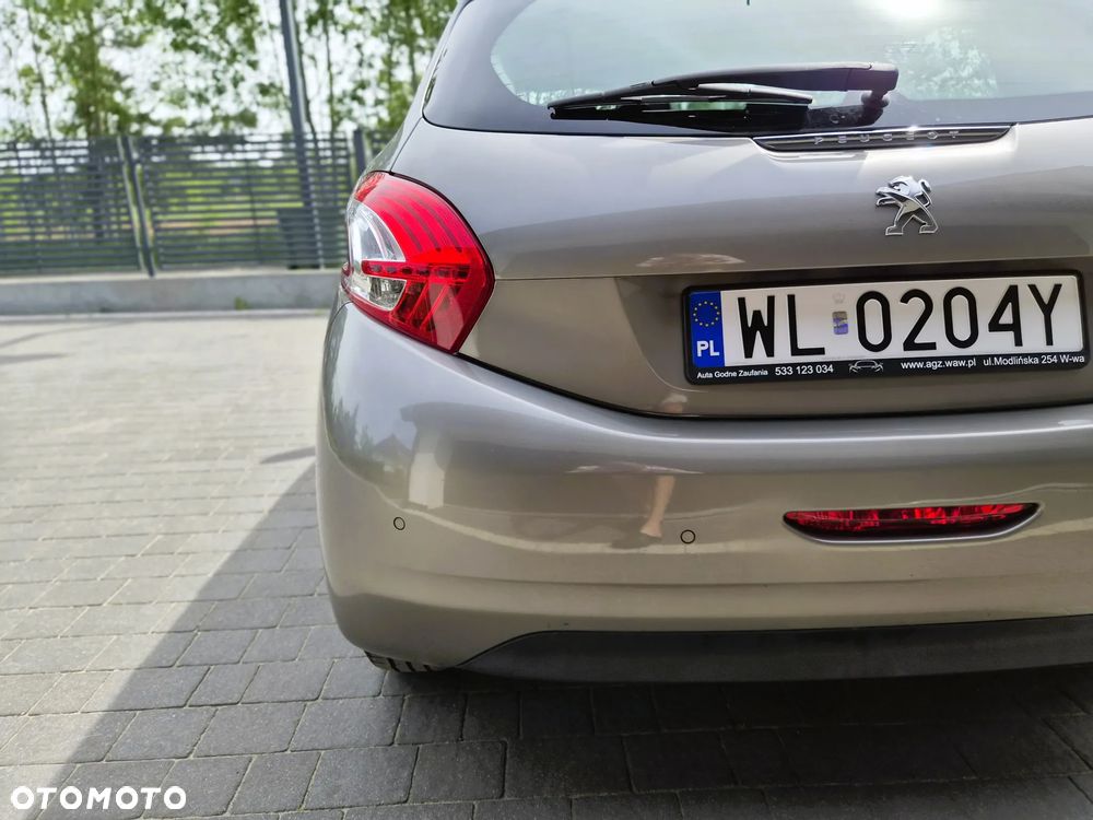Peugeot 208 - 33