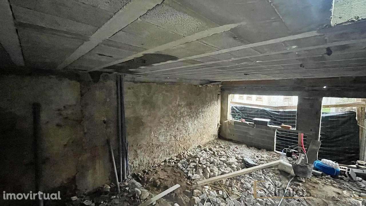 Moradia em banda V4, em fase inicial de construção, em Vairão. - Grande imagem: 4/5
