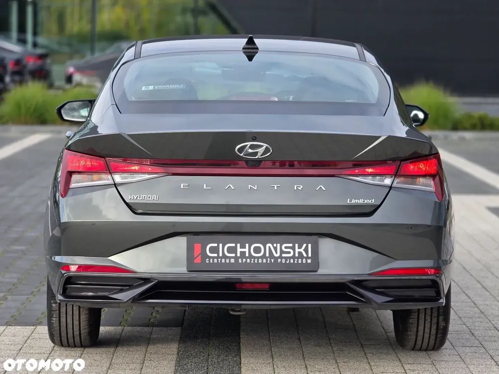 Hyundai Elantra - 10