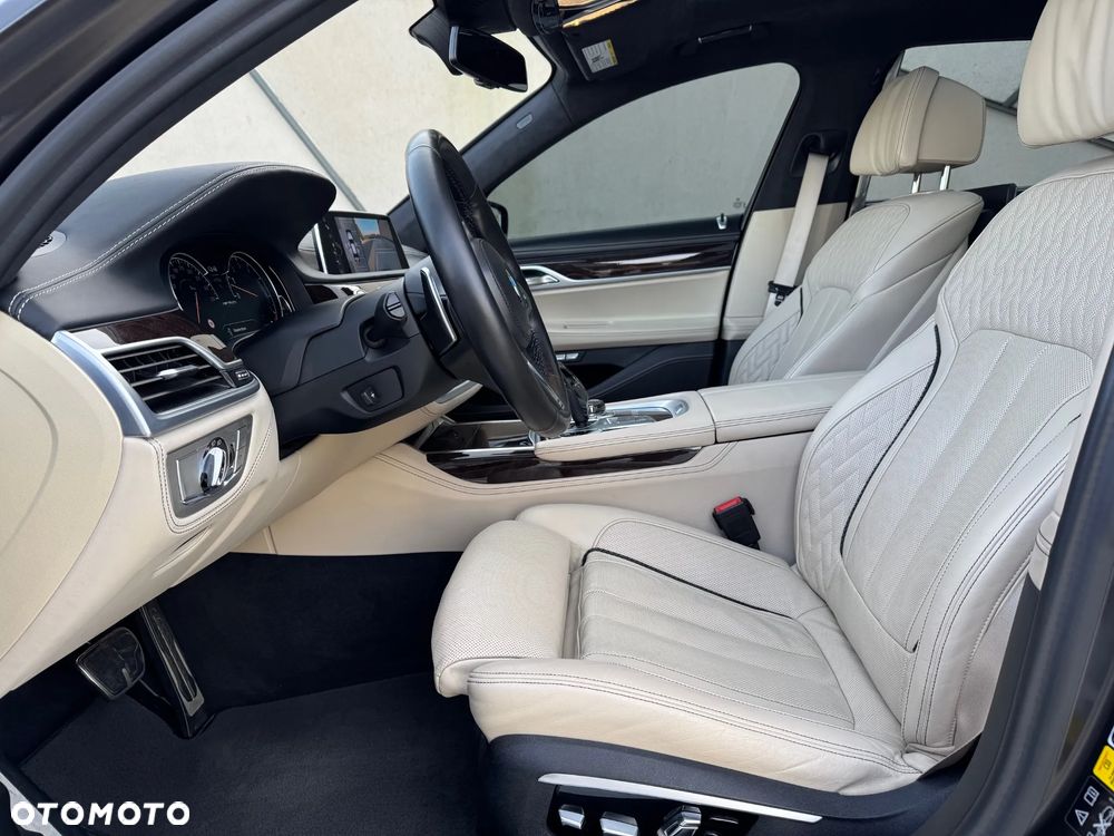 BMW Seria 7 M760Li xDrive - 16