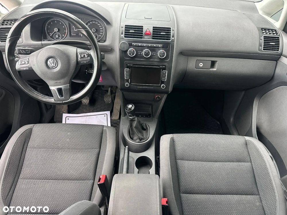 Volkswagen Touran - 28