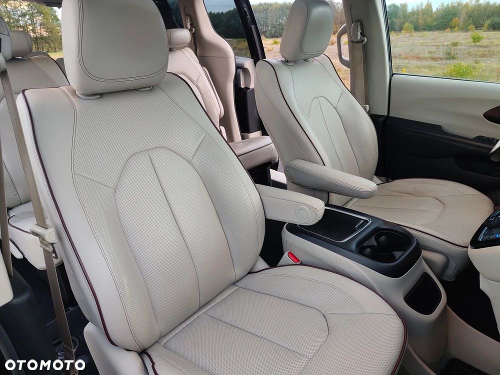 Chrysler Pacifica - 28