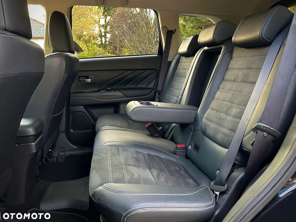 Mitsubishi Outlander Instyle NAVI + - 10