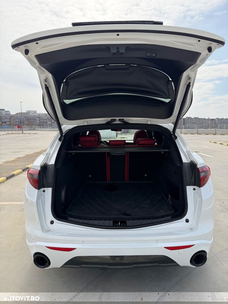 Alfa Romeo Stelvio 2.0 Turbo AWD AT8 Veloce - 11