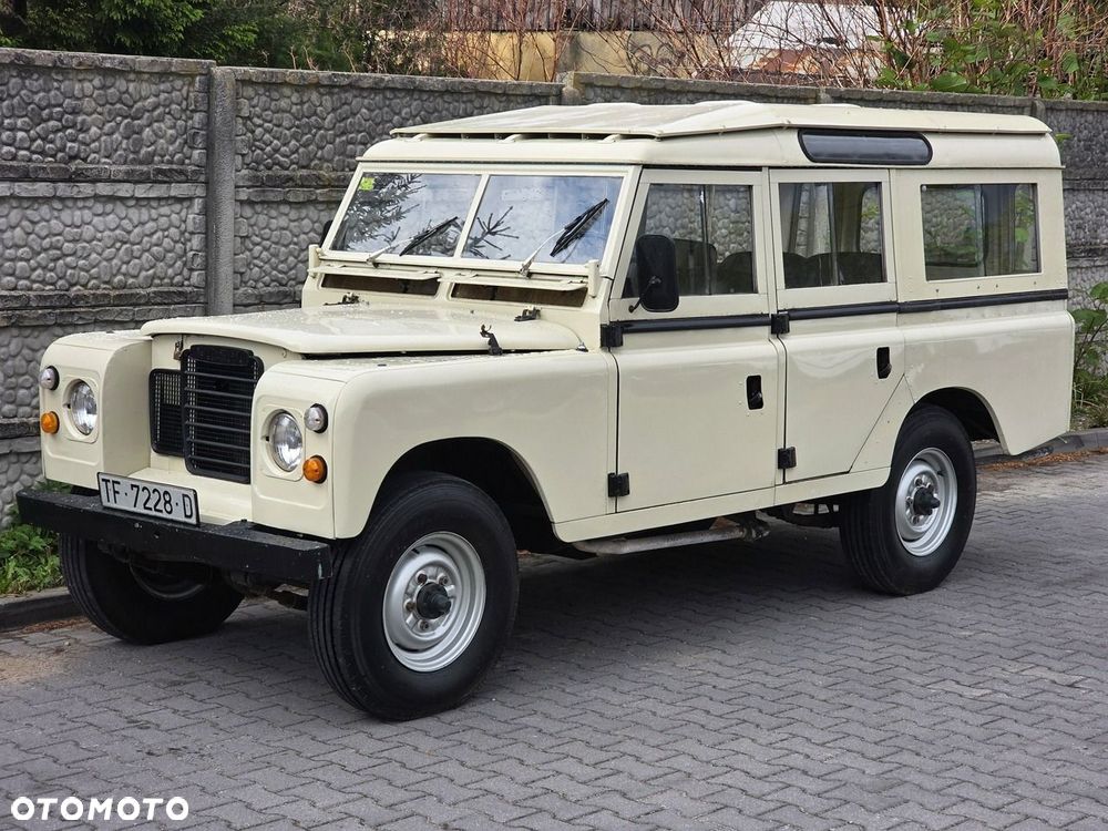 Land Rover Defender - 1