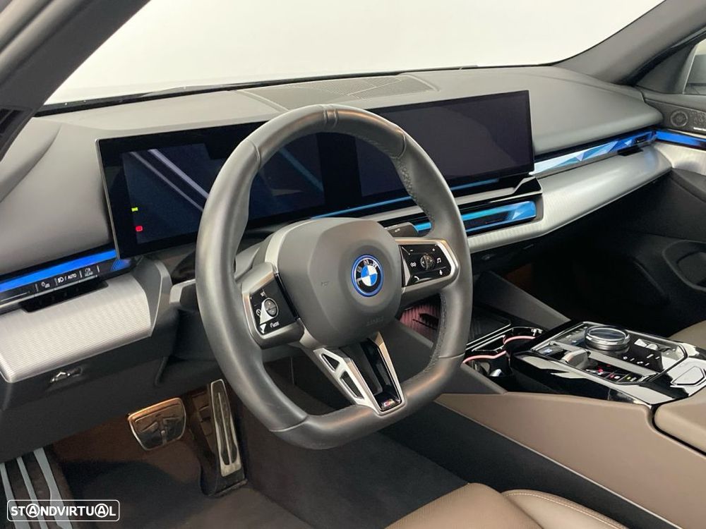 BMW i5 eDrive40 - 15