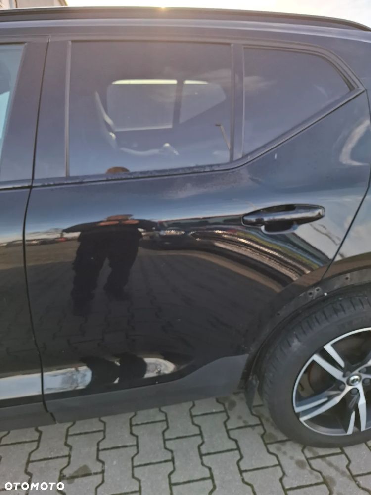 Volvo XC40 zderzak tyl kod lakieru 019 - 11
