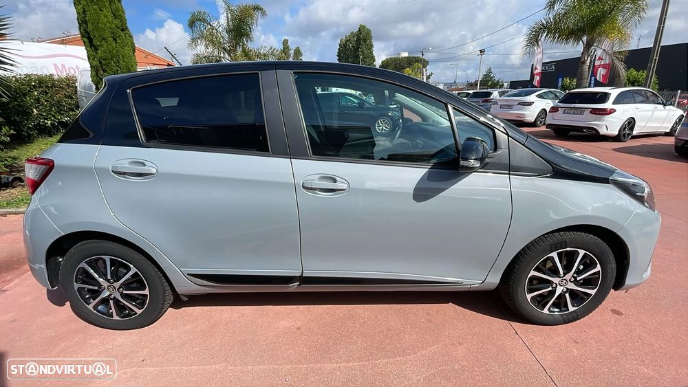 Toyota Yaris 1.0 VVT-i Comfort c/ Design-Pack - 9