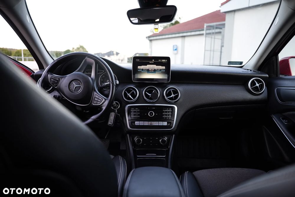Mercedes-Benz Klasa A 180 7G-DCT Style - 10
