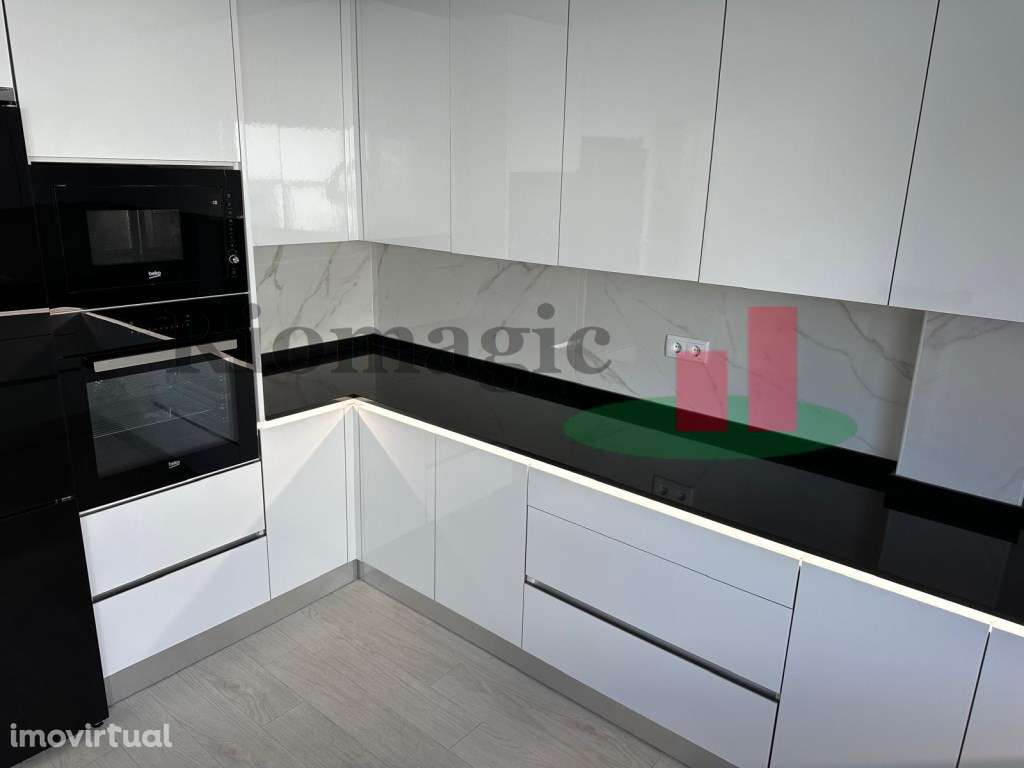 Caldas da Rainha - Excelente Moradia V4 na Urbanização Colina Verde - Grande imagem: 4/32