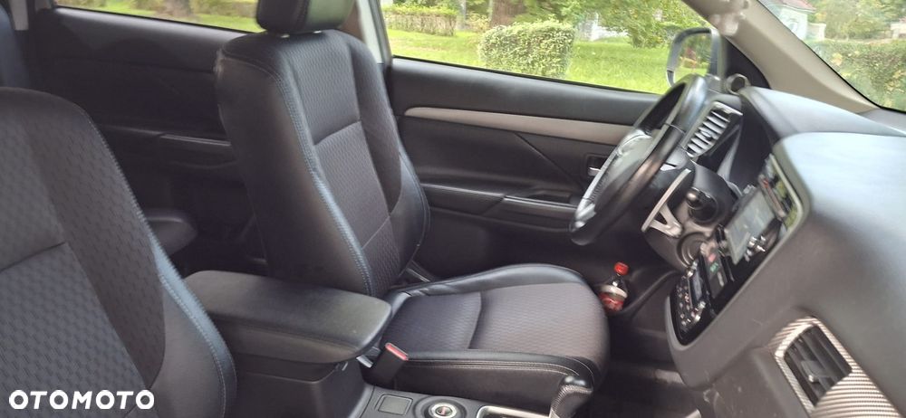 Mitsubishi Outlander - 14