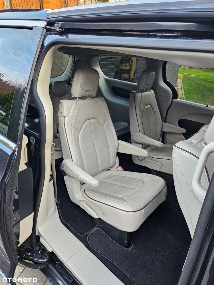 Chrysler Pacifica - 13