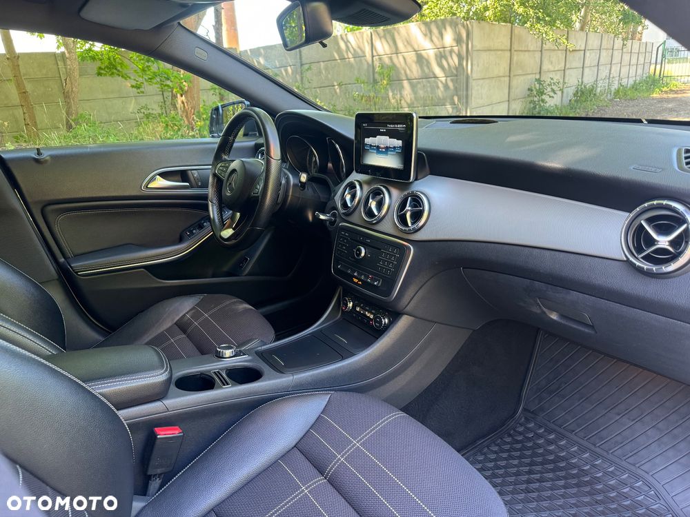Mercedes-Benz CLA 200 7G-DCT - 13
