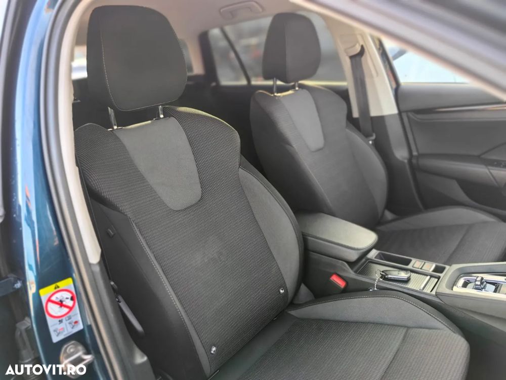 Skoda Octavia Combi 2.0 TDI DSG Selection - 33