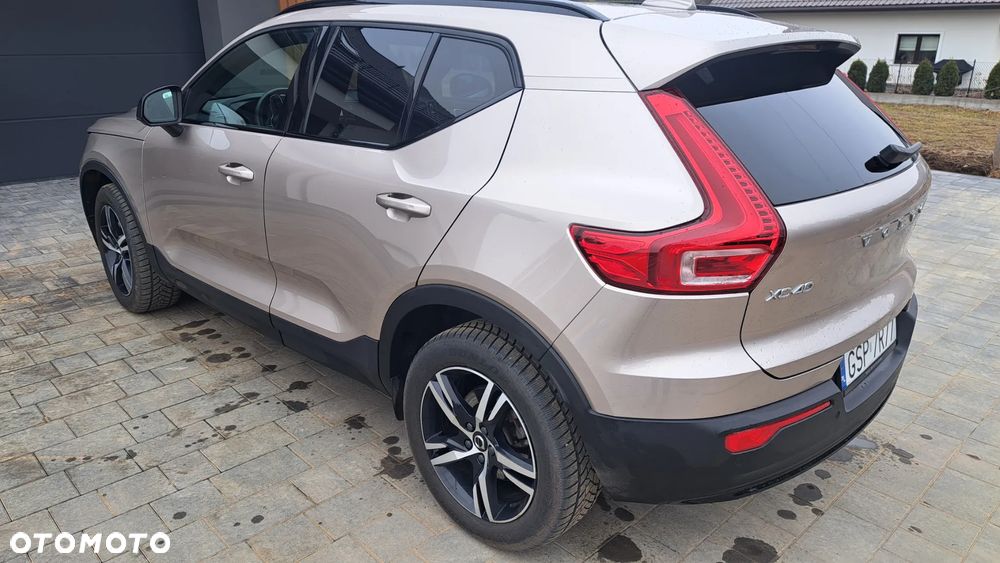 Volvo XC 40 B3 Plus Dark - 3