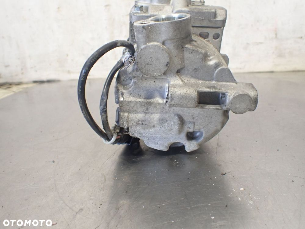 SPRĘŻARKA KLIMATYZACJI AUDI A4 B8 2.0 - 4