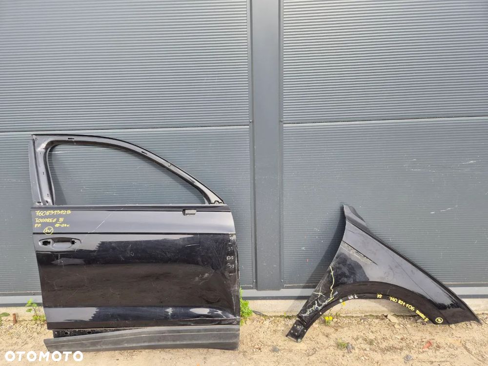 DRZWI BŁOTNIK PRZÓD PRAWY Vw Touareg III czarny