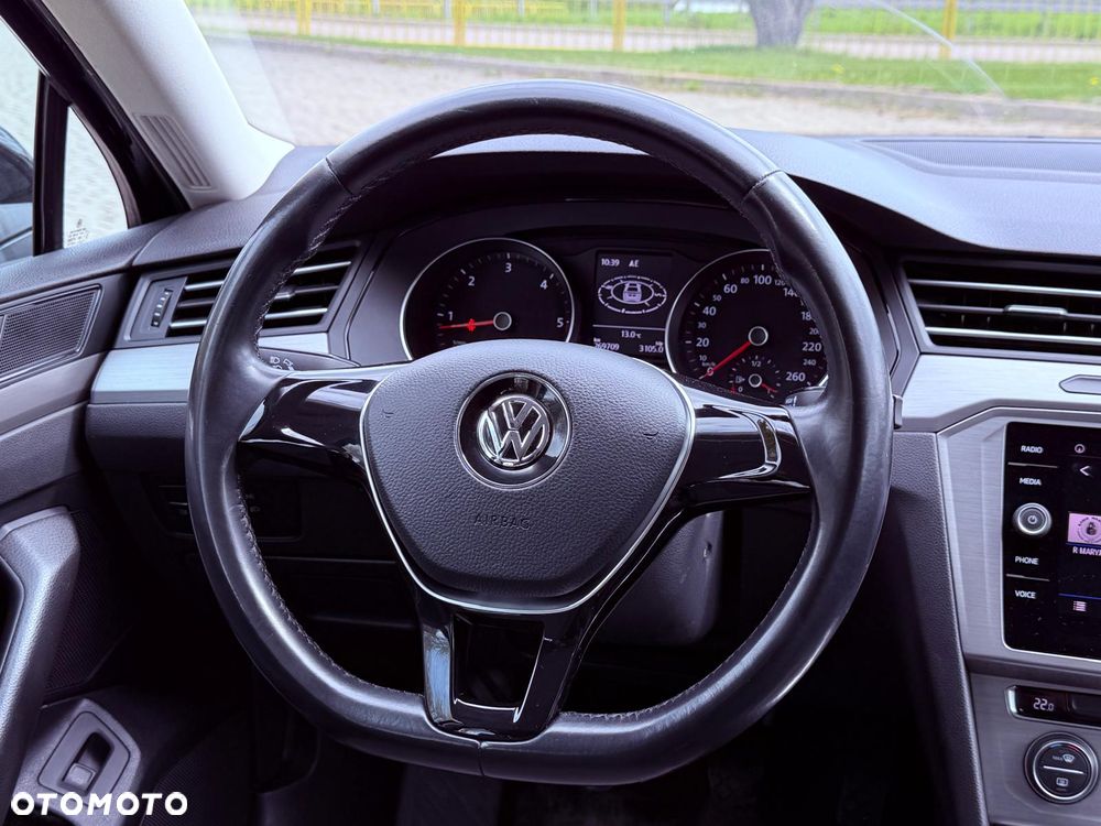 Volkswagen Passat - 17