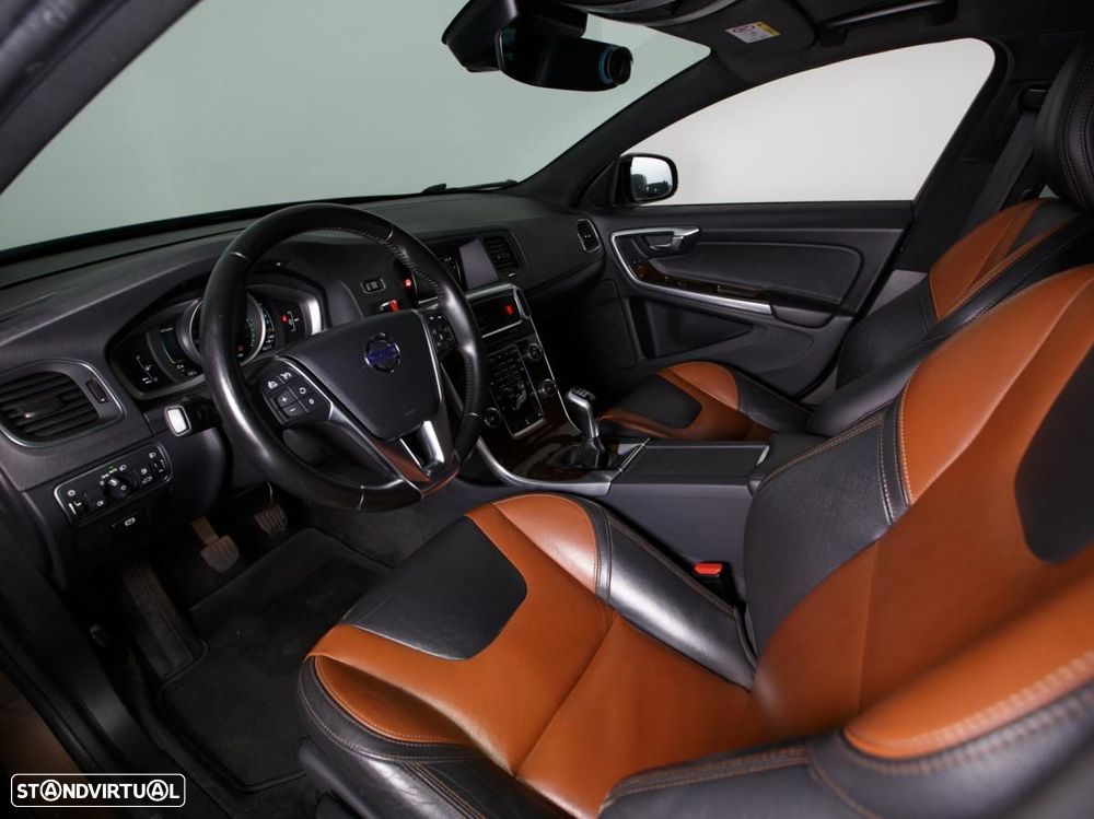 Volvo V60 Cross Country - 18