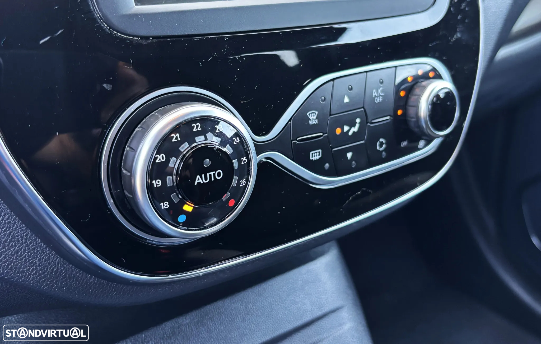 Renault Captur 1.5 dCi Exclusive EDC - 33