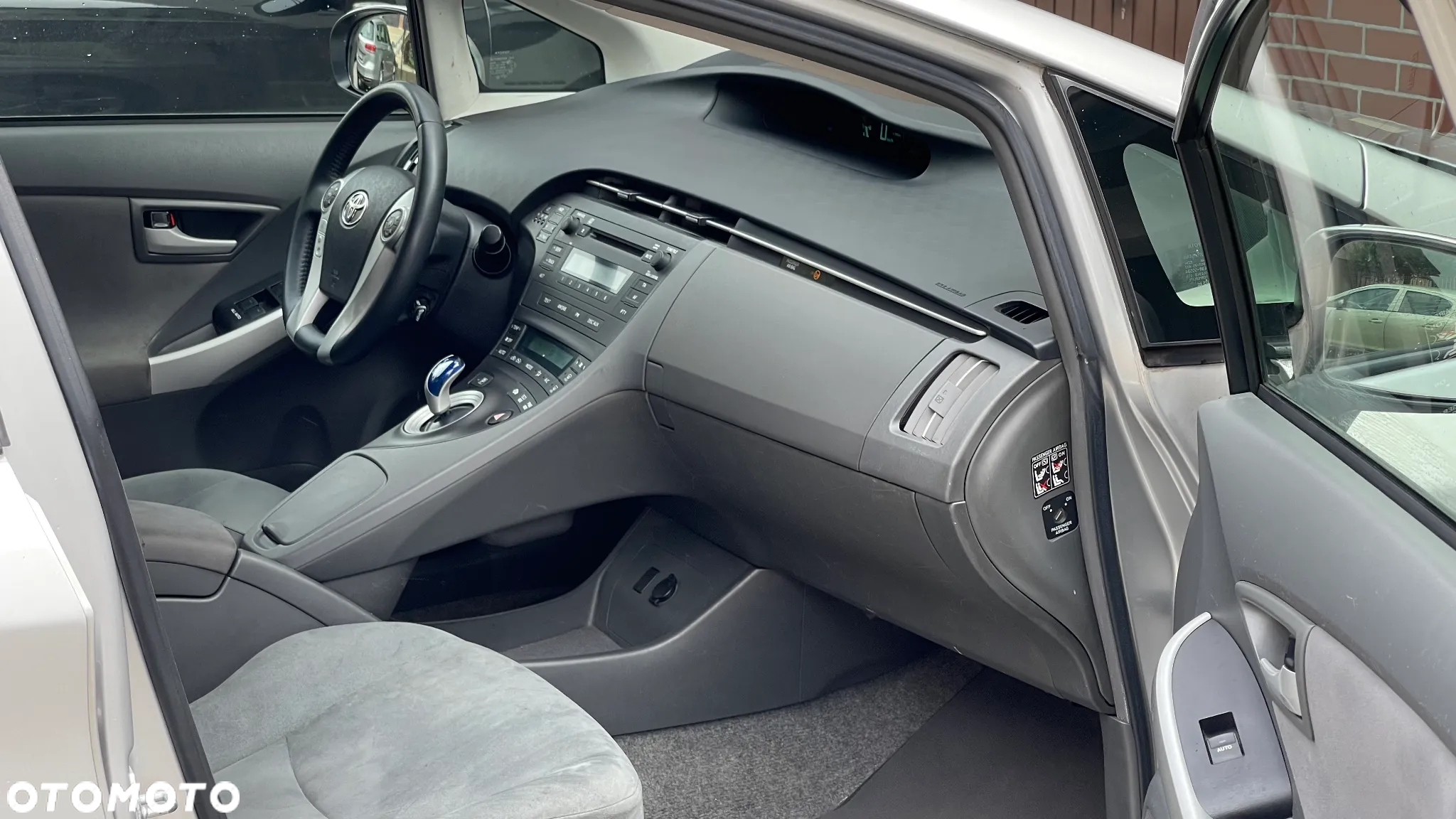 Toyota Prius (Hybrid) Executive - 10