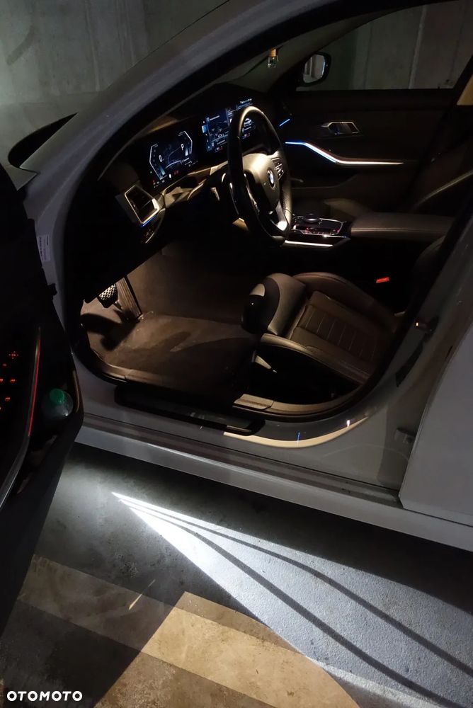 BMW Seria 3 318d - 22