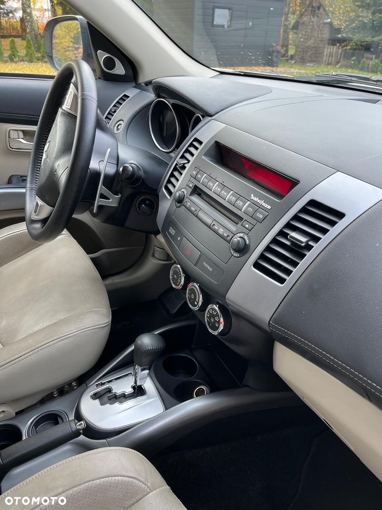 Mitsubishi Outlander 3.0 V6 XLS - 10