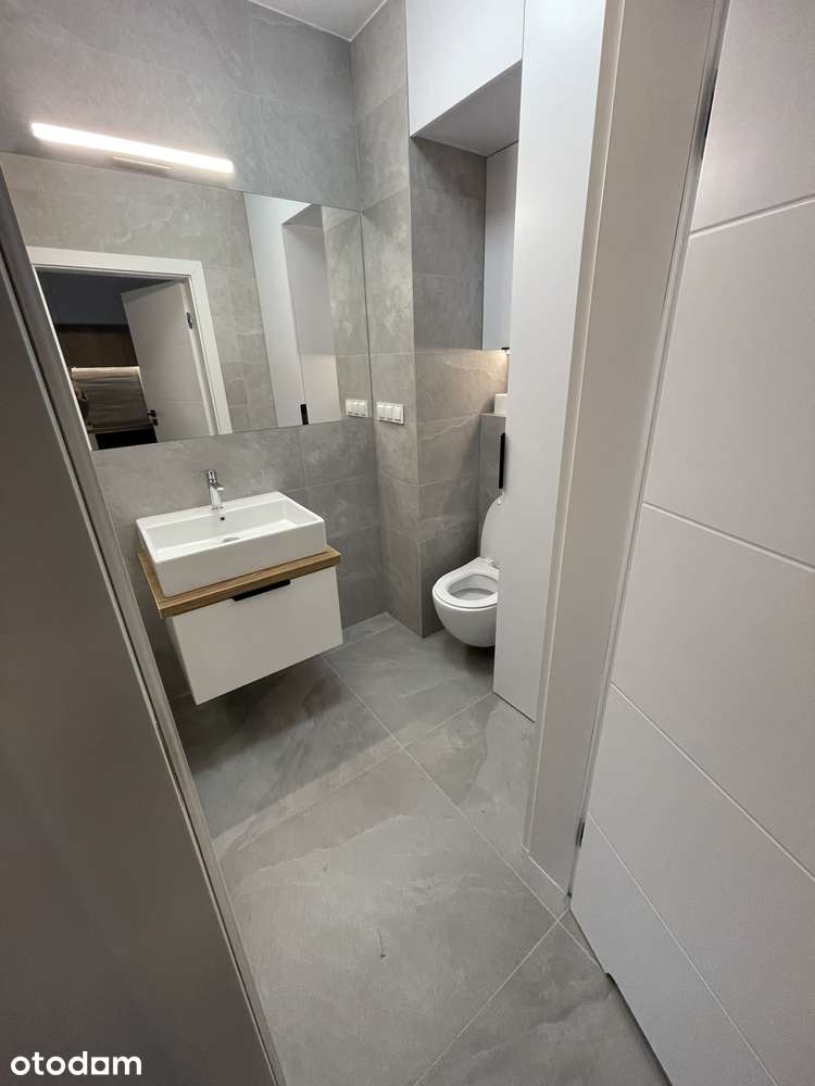 Jasna kawalerka 27 m² – ul. Bluszczowa (blisko PKP Gocławek)