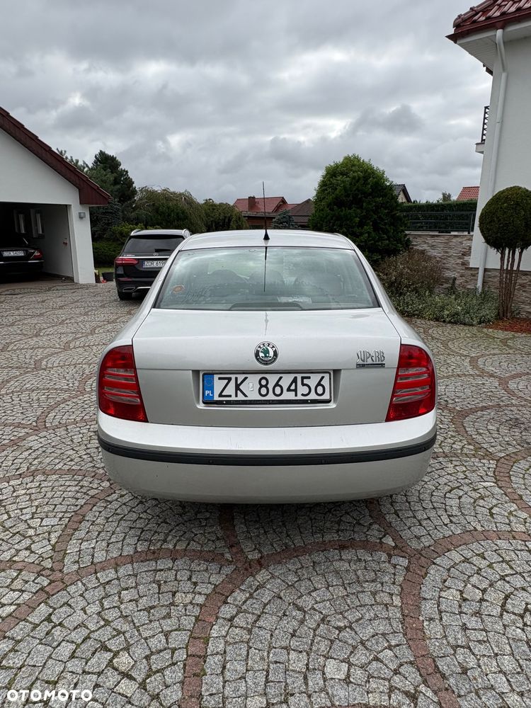 Skoda Superb 1.8 Turbo Elegance - 11