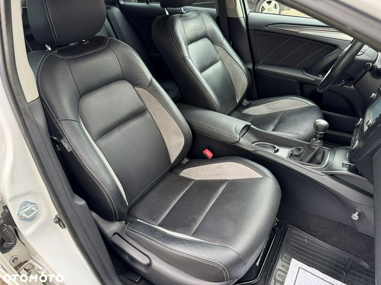 Toyota Avensis - 9