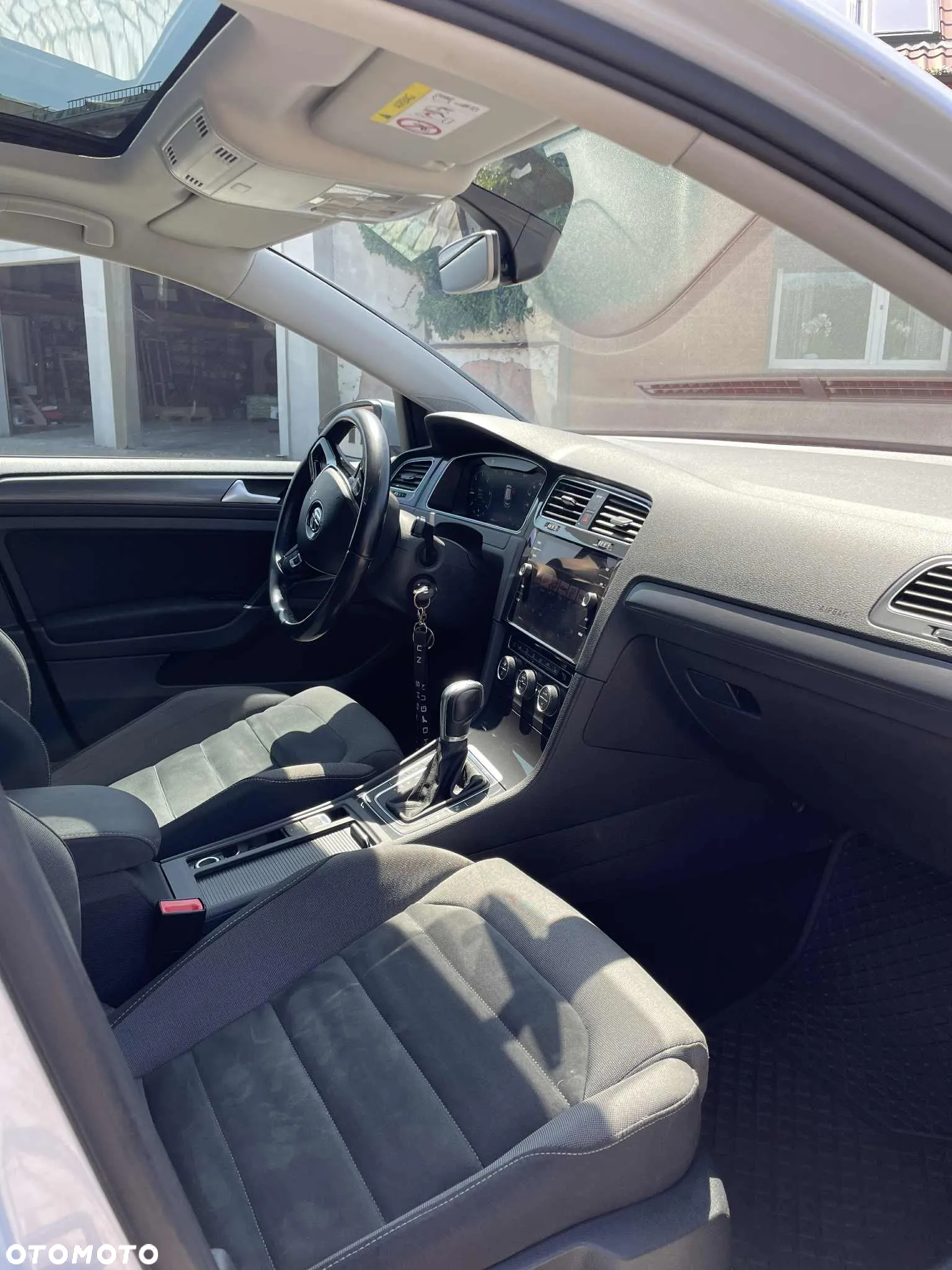 Volkswagen Golf - 8