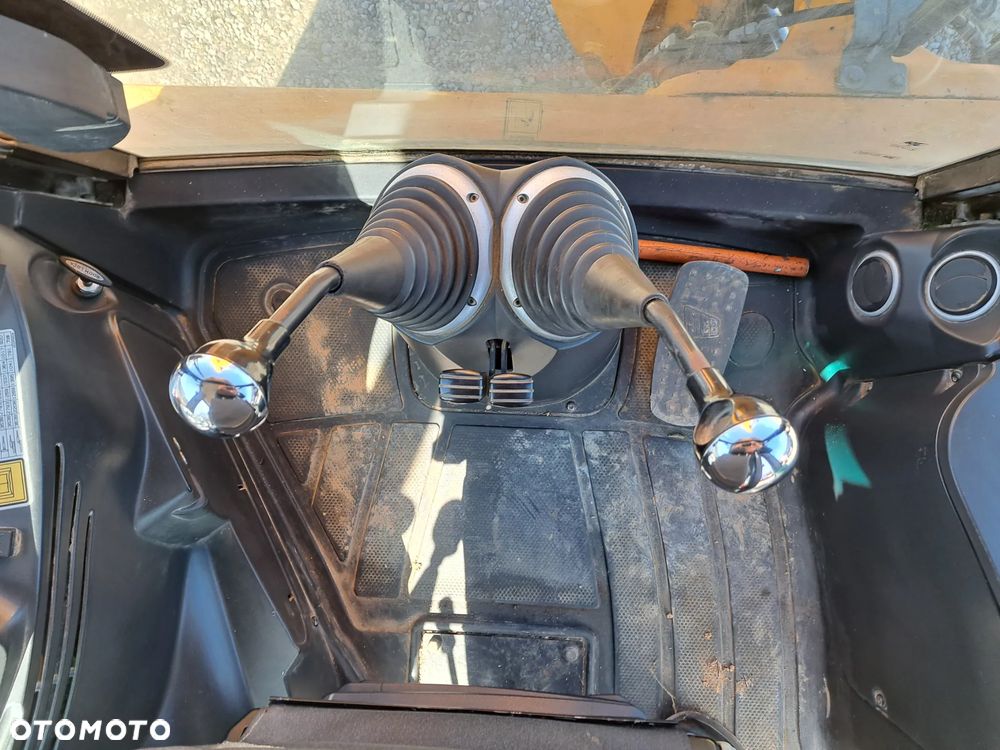 JCB 4CX - 12