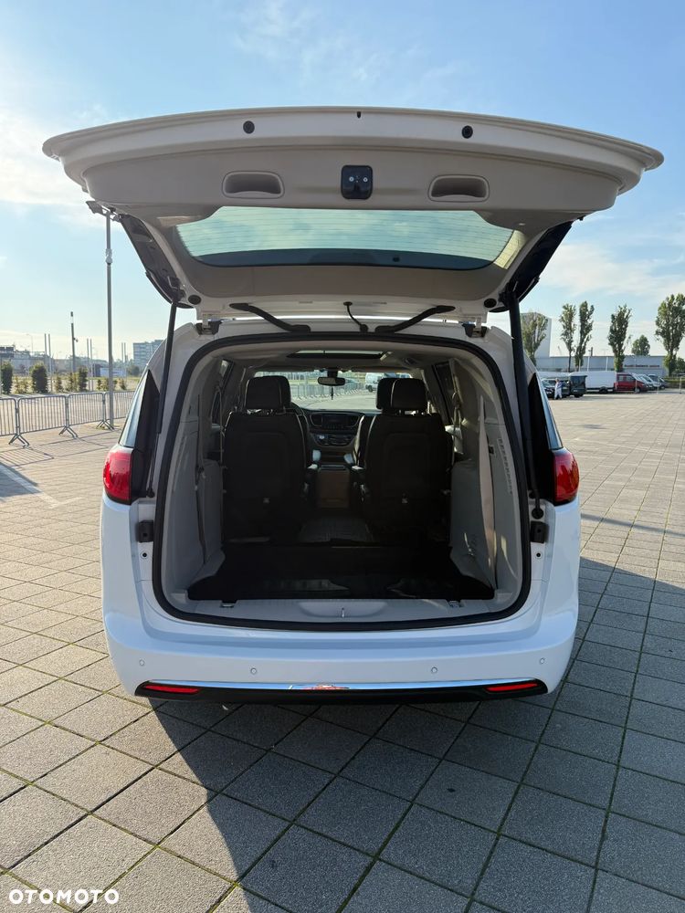 Chrysler Pacifica - 23