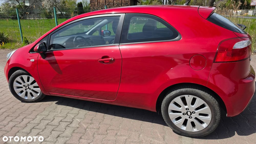 Kia Rio 1.2 Dream Team Edition - 24