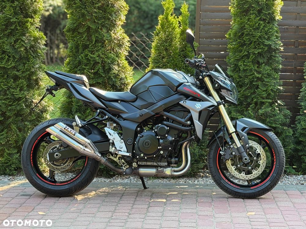 Suzuki GSR - 3
