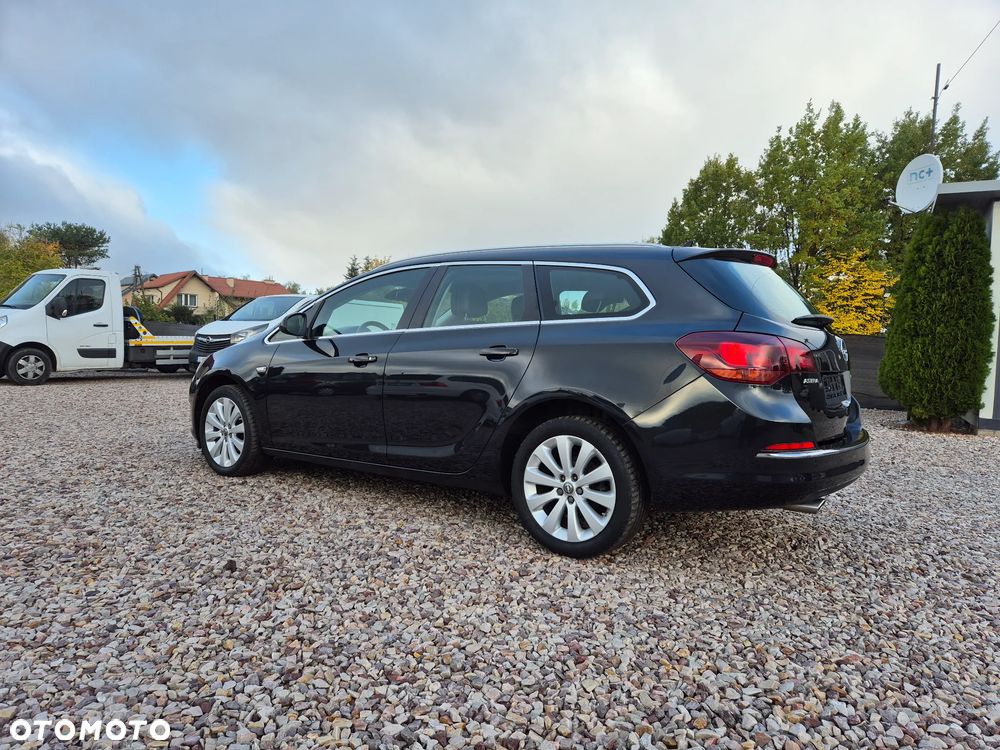 Opel Astra 1.4 Turbo Cosmo - 11