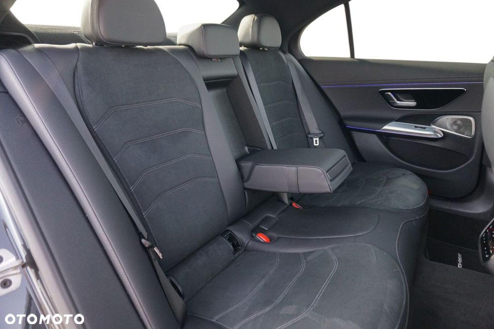 Mercedes-Benz Klasa E 220 d mHEV 4-Matic AMG 9G-Tronic - 24